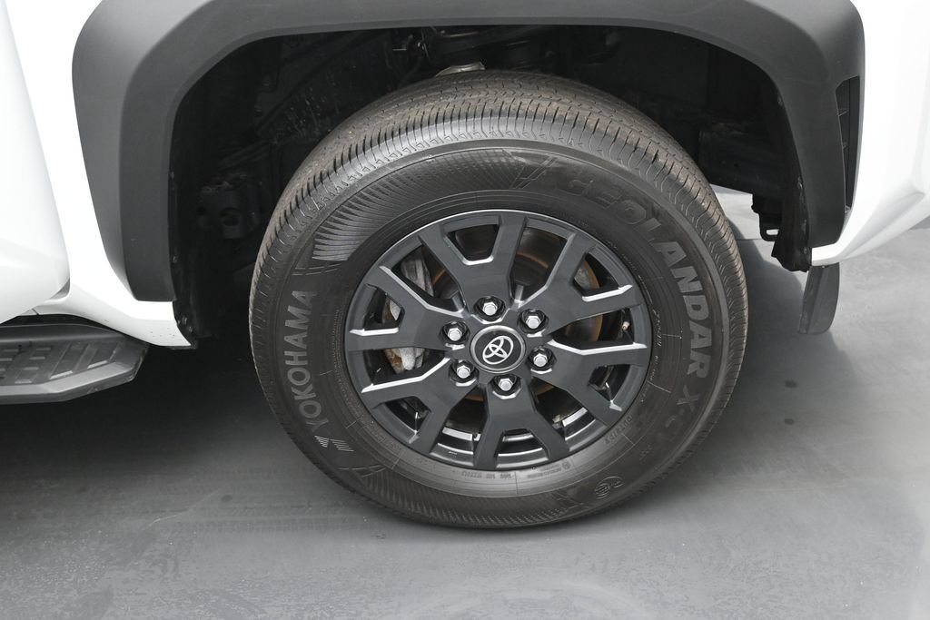Certified 2025 Toyota 4Runner SR5 AWD/4WD image 34