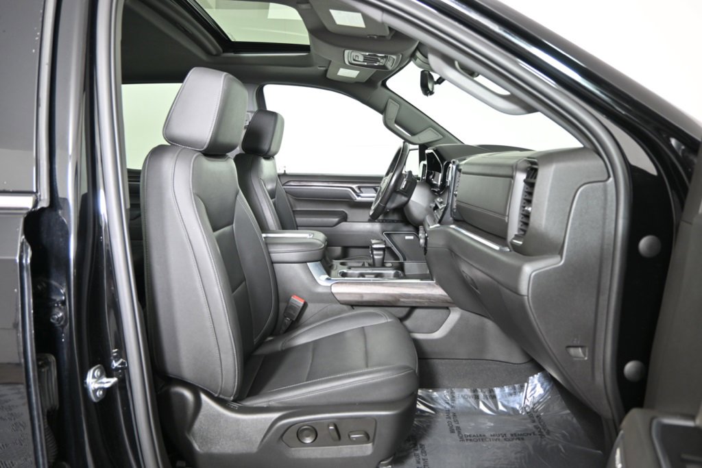 Used 2022 Chevrolet Silverado 1500 LTZ w/ Technology Package image 17