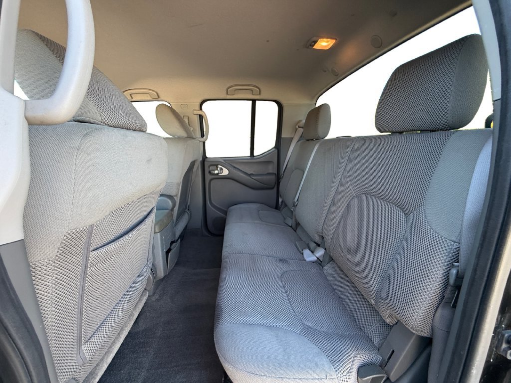 Used 2010 Nissan Frontier SE RWD image 17