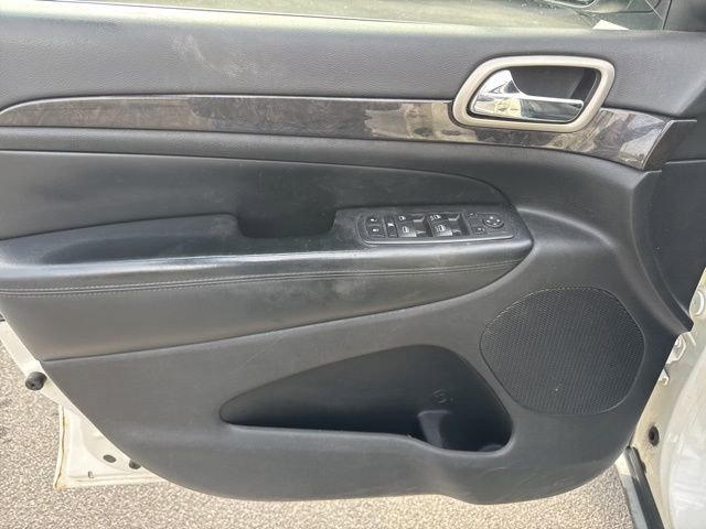 Used 2012 Jeep Grand Cherokee Laredo w/ Laredo E Group image 14