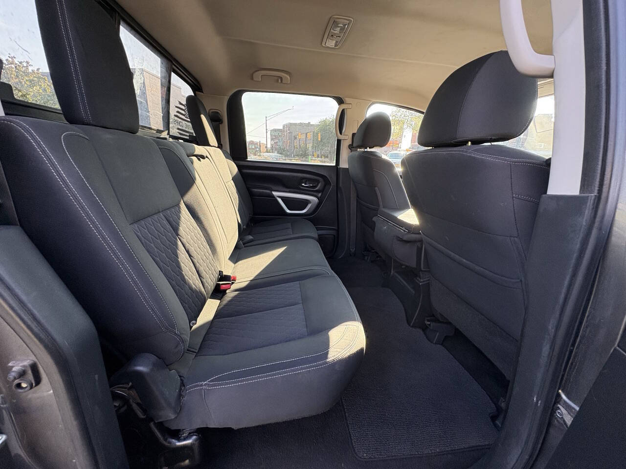 Used 2018 Nissan Titan SV AWD/4WD image 24