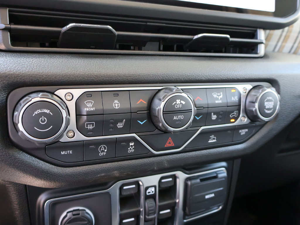 New 2026 Jeep Gladiator Sport AWD/4WD image 35