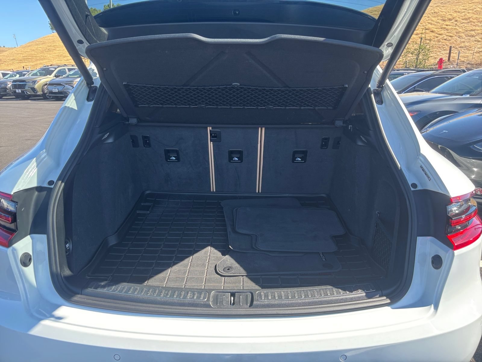 Used 2018 Porsche Macan AWD/4WD image 19