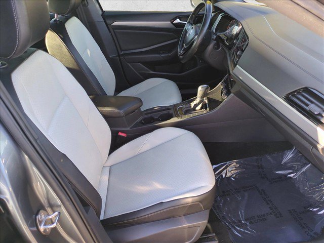 Used 2019 Volkswagen Jetta R-Line w/ R-Line Cold Weather Package FWD image 19