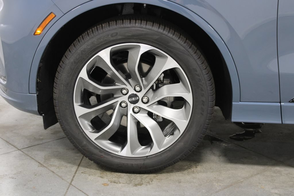 New 2026 Lincoln Aviator 2WD w/ Jet Appearance Package image 18