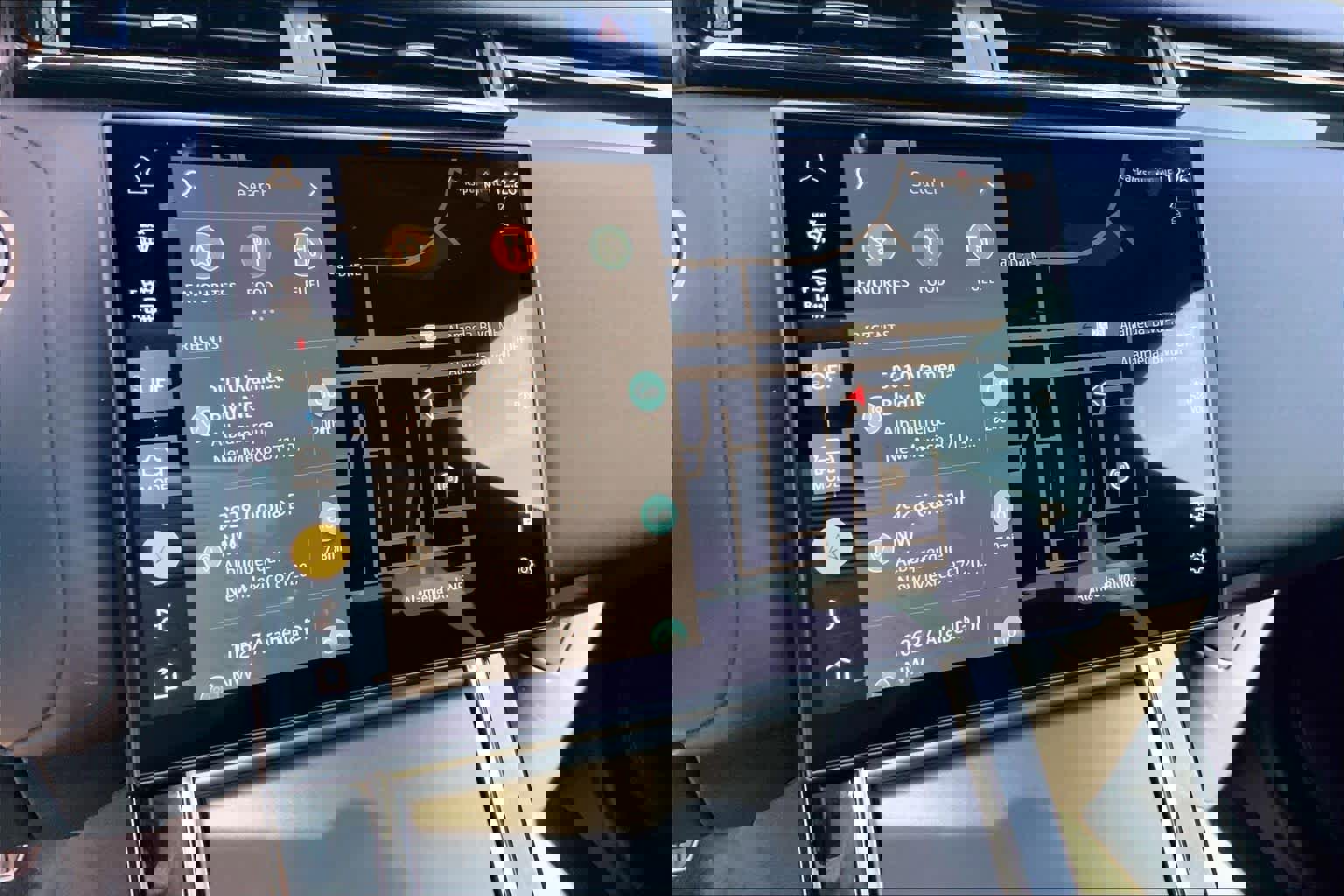 Certified 2025 Land Rover Range Rover Velar Dynamic SE image 29