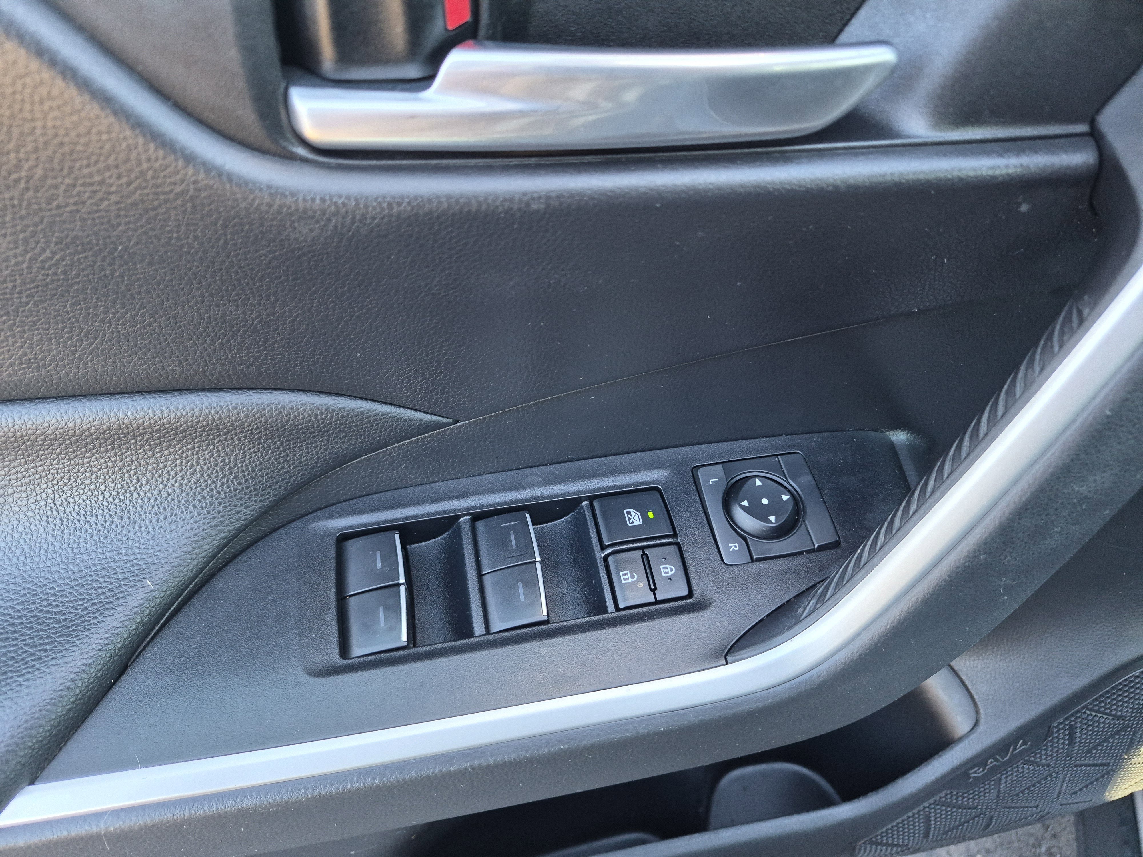 Used 2023 Toyota RAV4 XLE w/ Convenience Package image 17