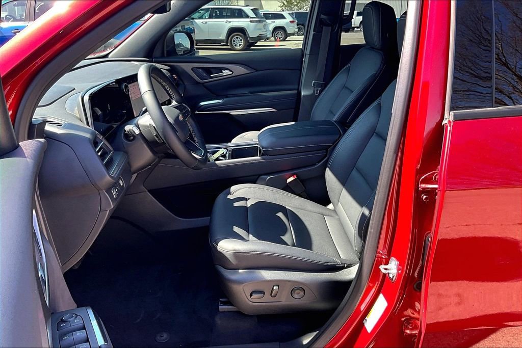 Used 2025 Chevrolet Traverse LT image 22
