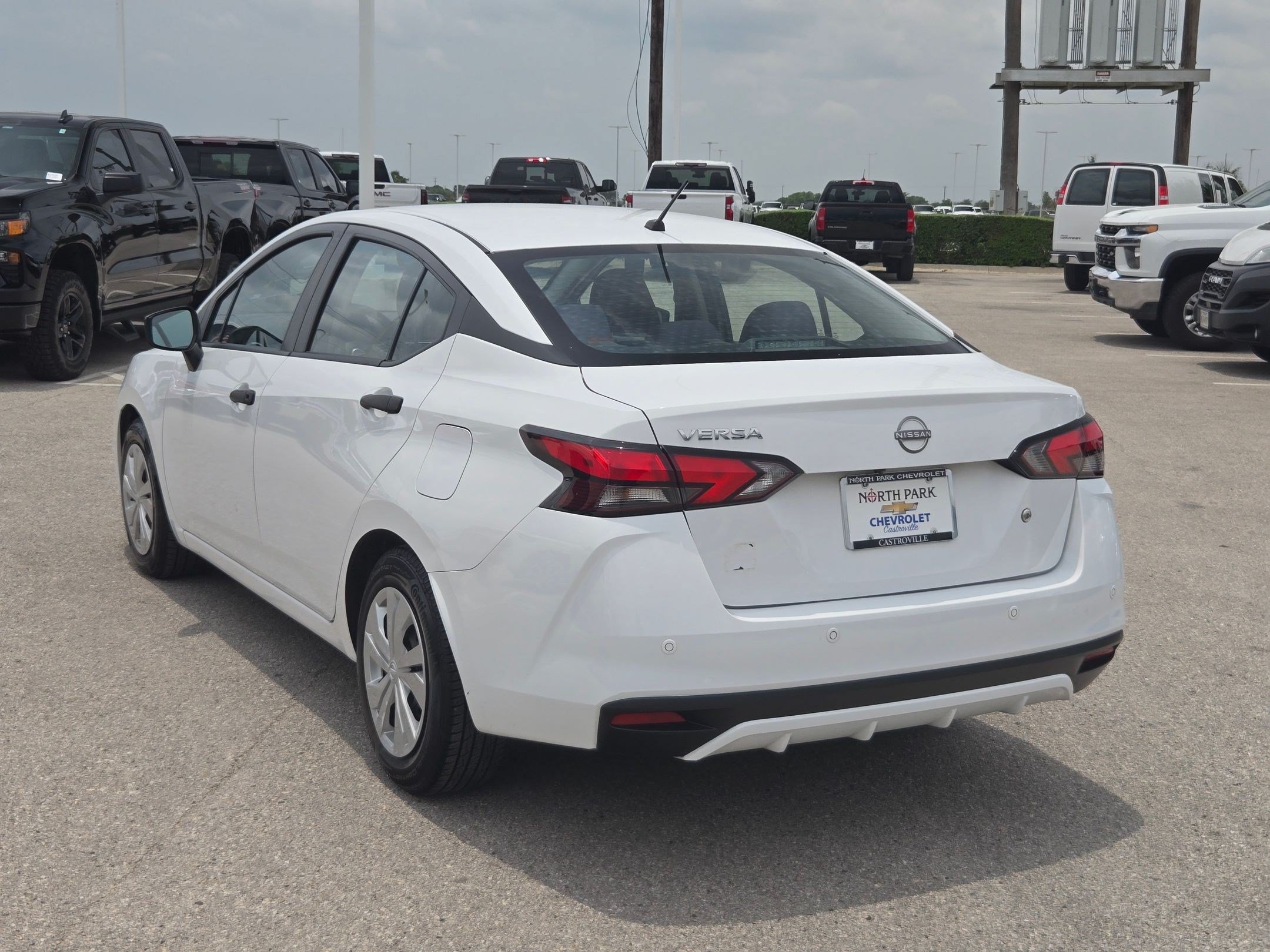 Used 2023 Nissan Versa S FWD image 5