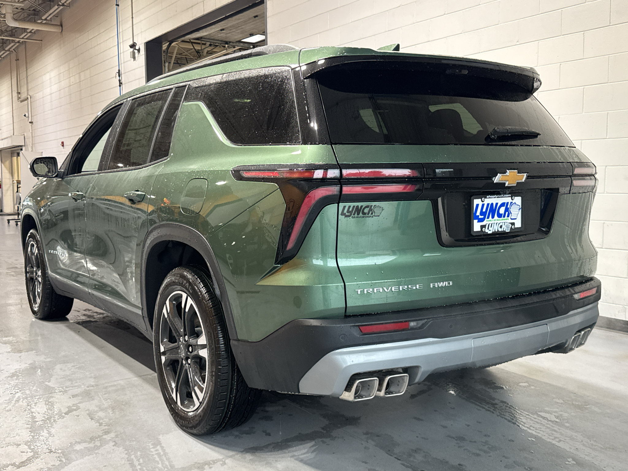 New 2027 Chevrolet Traverse LT w/ Sun and Wheel Package AWD/4WD image 3