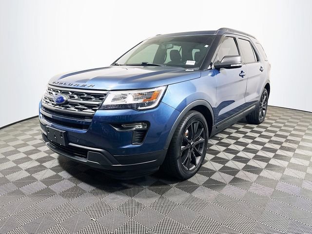Used 2018 Ford Explorer XLT w/ Equipment Group 202A image 4