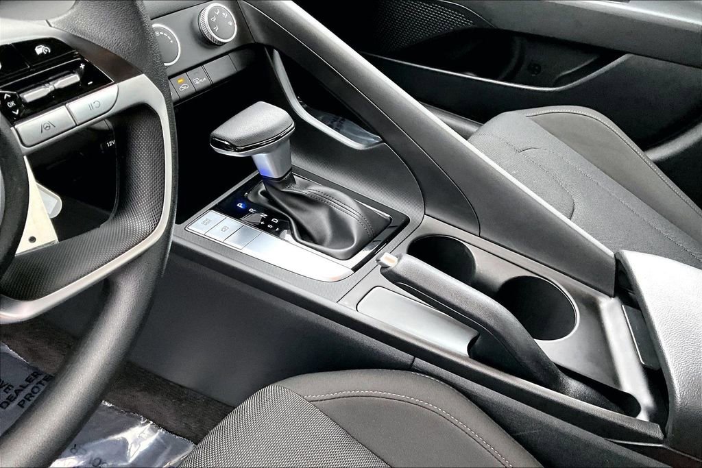 Used 2024 Hyundai Elantra SE image 15