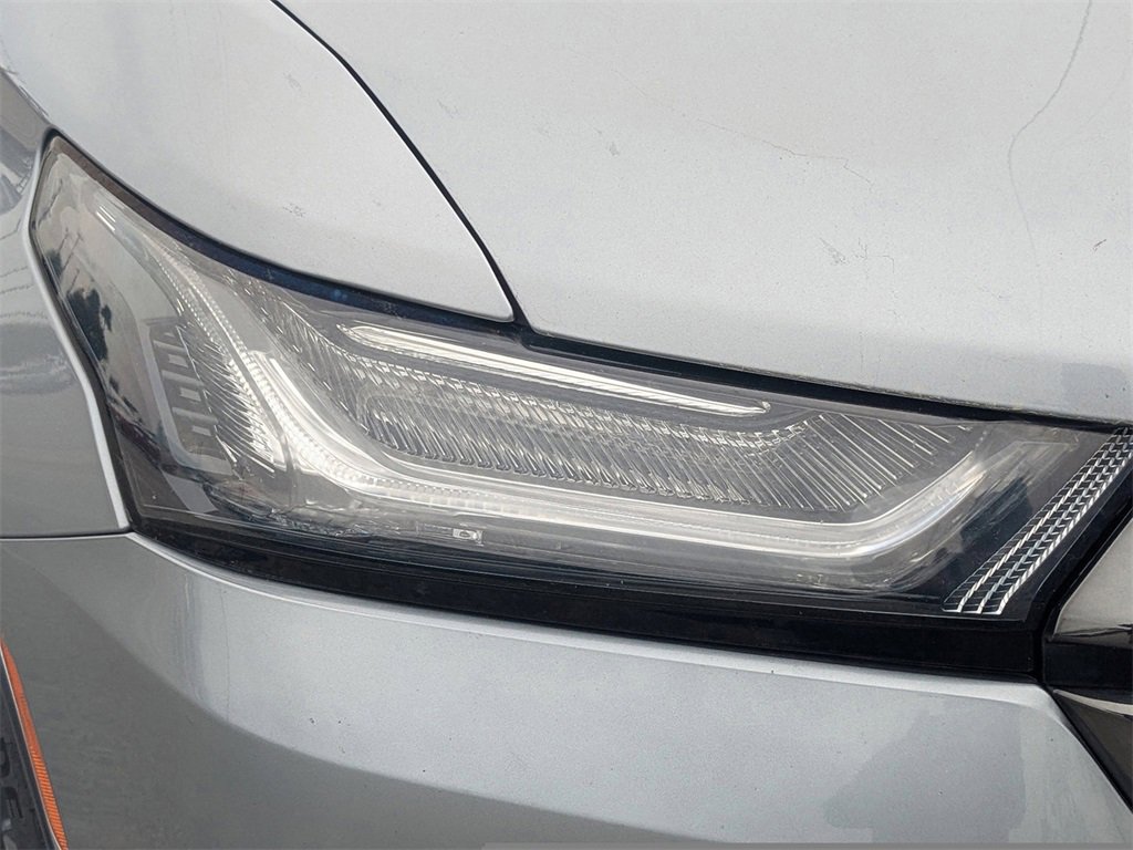 Used 2023 Chevrolet Traverse RS image 9