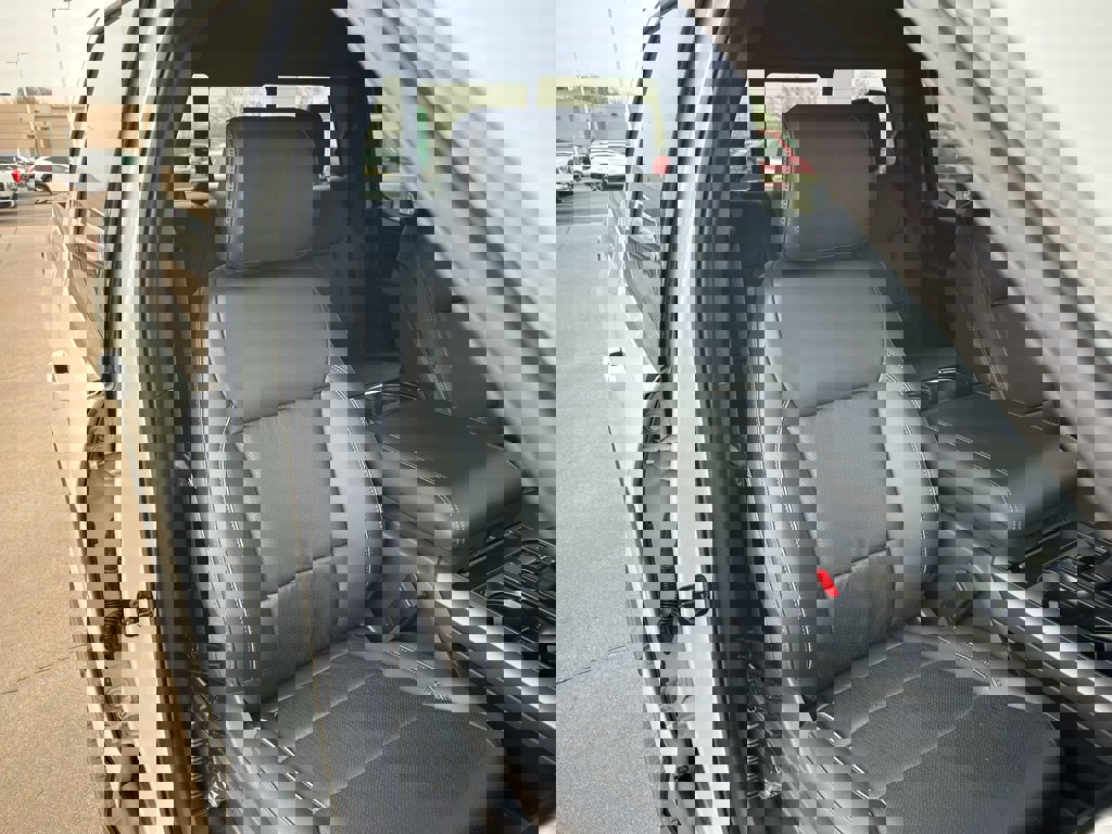 New 2025 Ford F150 Lariat w/ Equipment Group 501A Mid image 36