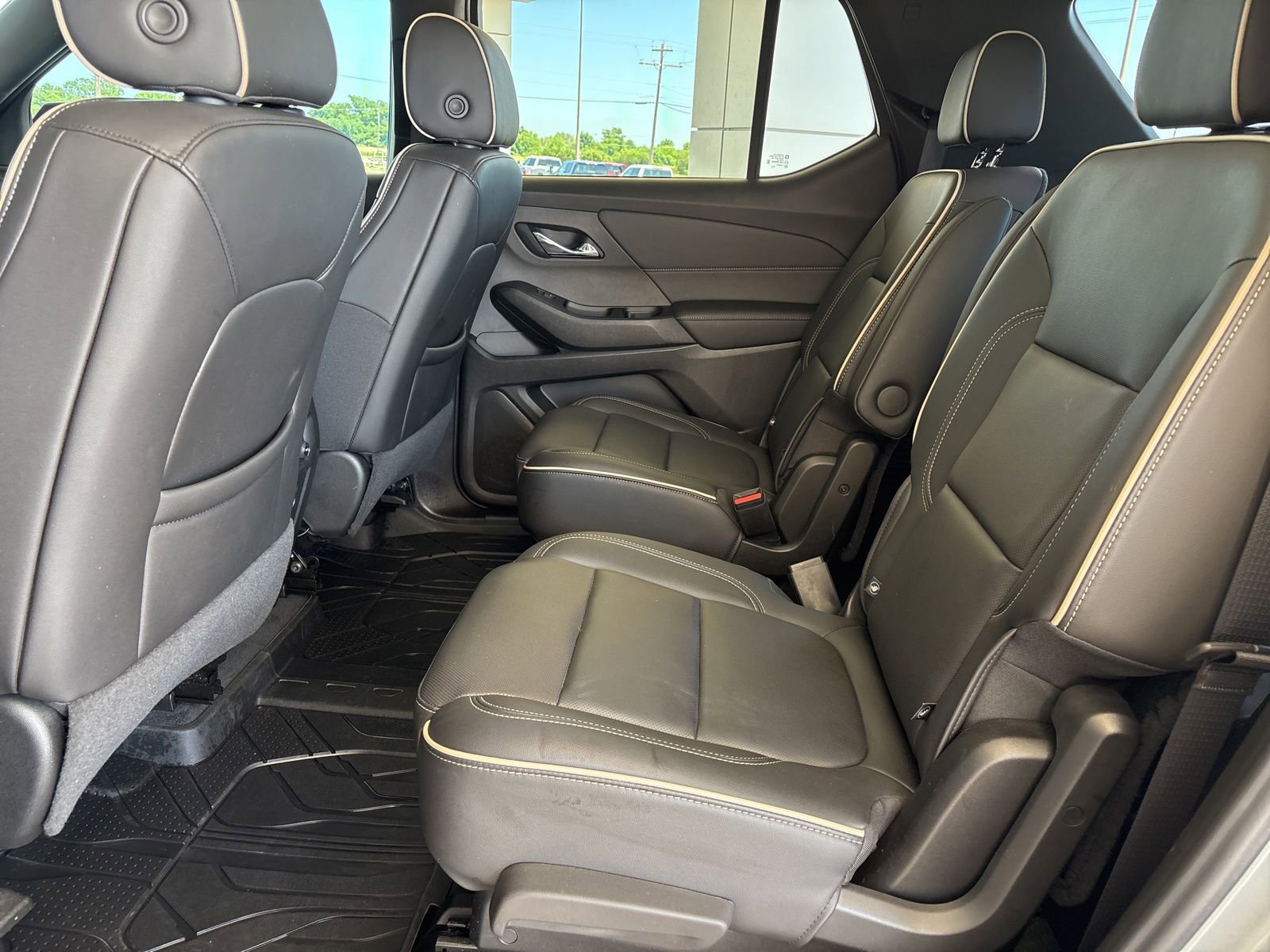 Used 2023 Chevrolet Traverse Premier w/ Redline Edition FWD image 19