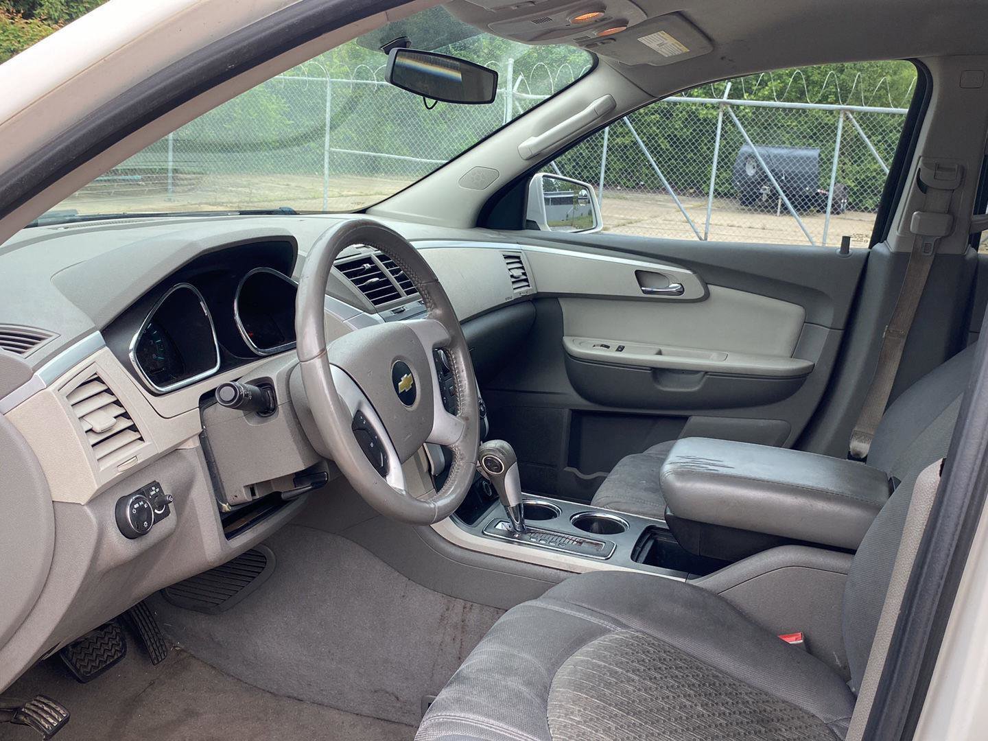 Used 2012 Chevrolet Traverse LT FWD image 12