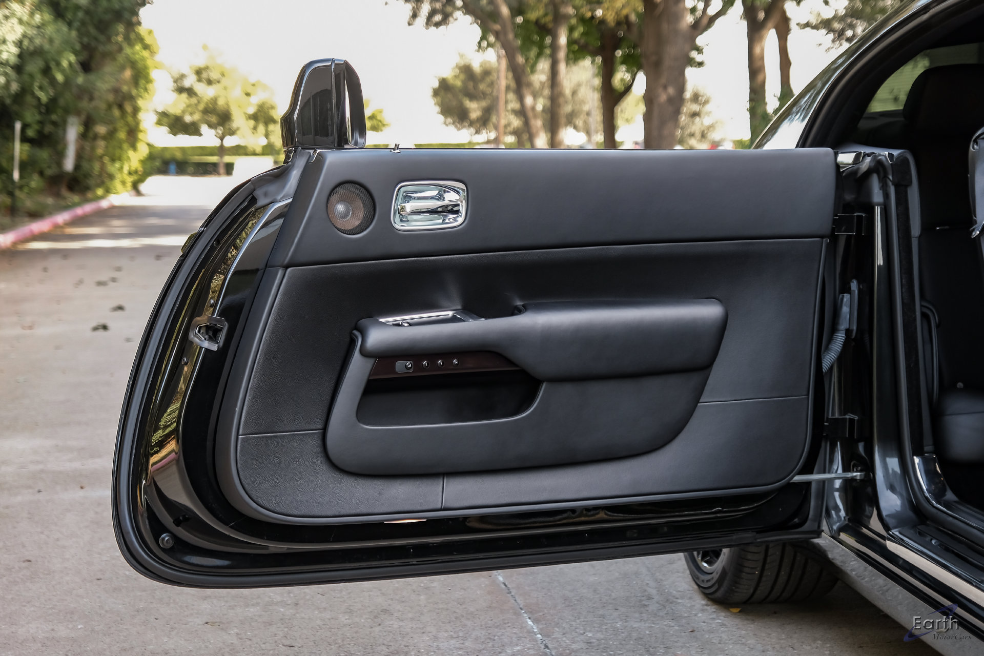 Used 2016 Rolls-Royce Wraith RWD image 84