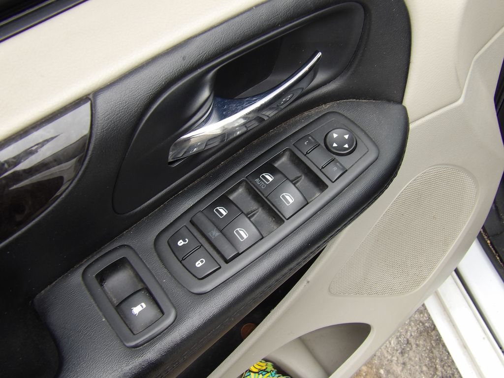 Used 2016 Dodge Grand Caravan SE w/ Quick Order Package 29E SE FWD image 10