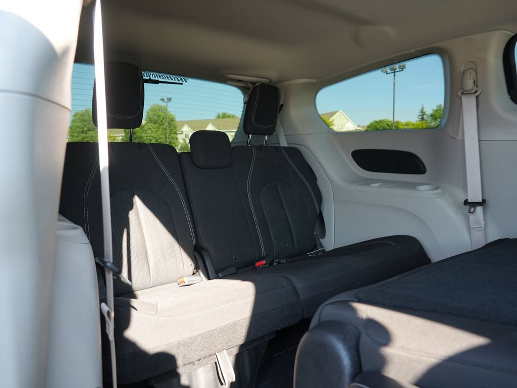 Used 2020 Chrysler Voyager L FWD image 27