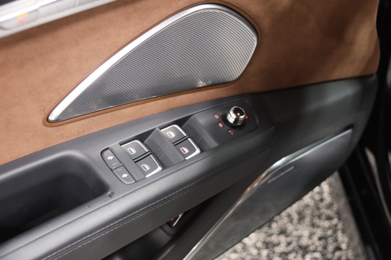 Used 2014 Audi S8 AWD/4WD image 63