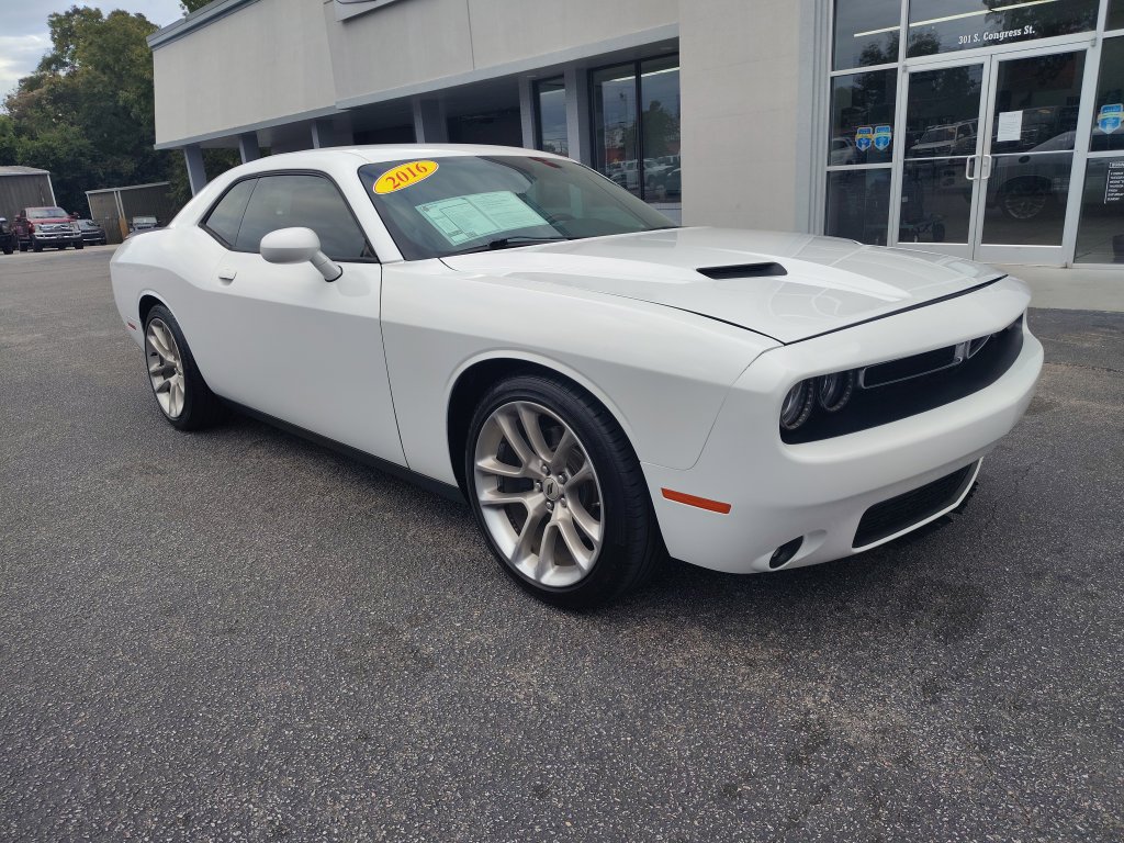 Used 2016 Dodge Challenger SXT Plus RWD image 2