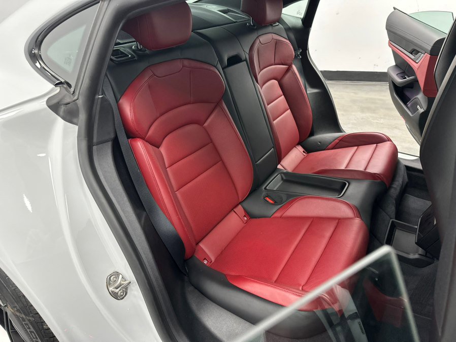 Used 2020 Porsche Taycan 4S image 37