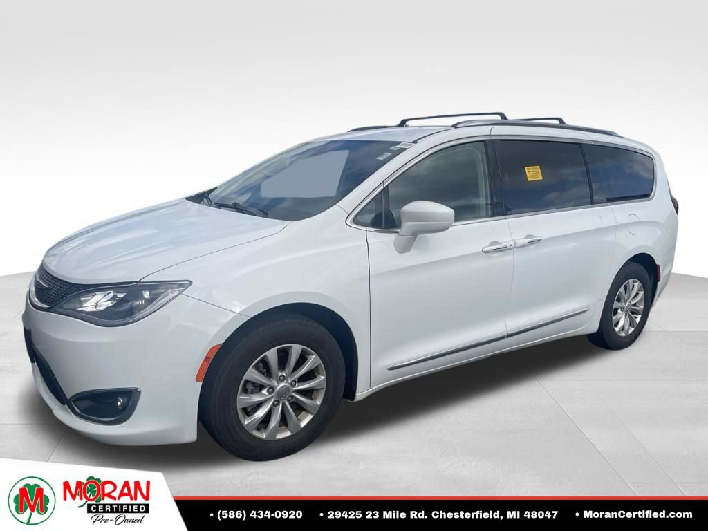 Used 2018 Chrysler Pacifica Touring-L FWD image 3