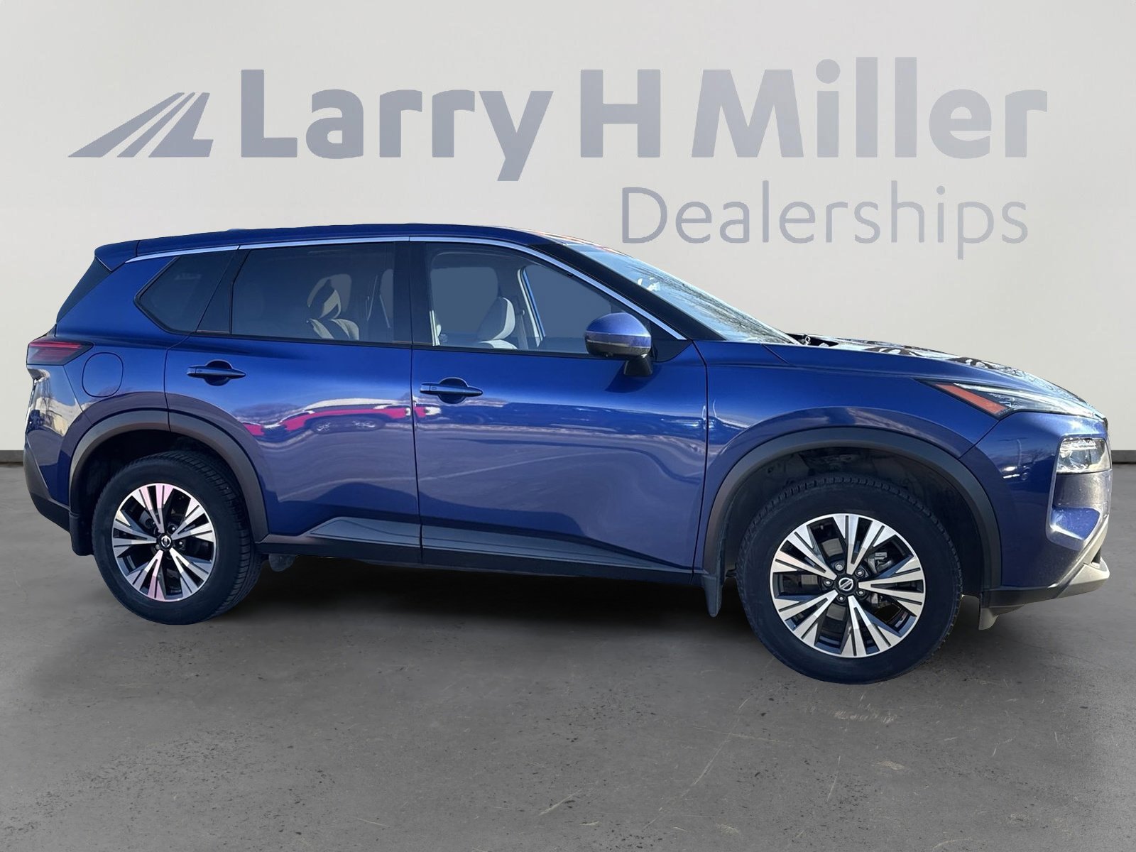 Used 2021 Nissan Rogue SV image 9