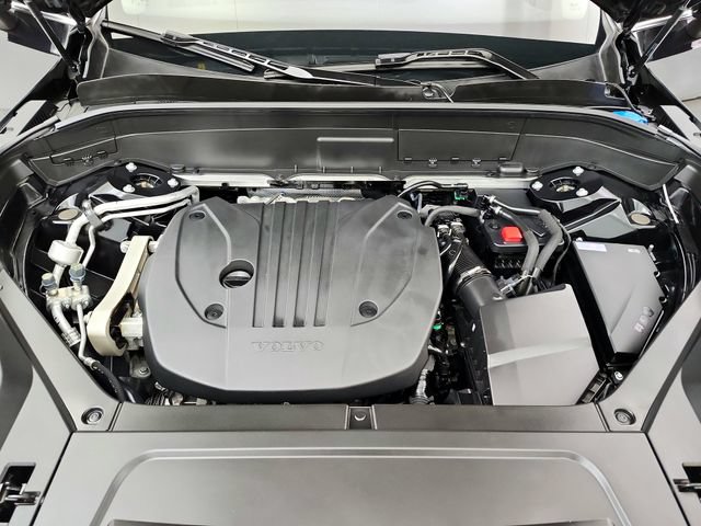 Certified 2025 Volvo XC90 B5 Core w/ Protection Package Premier AWD/4WD image 35