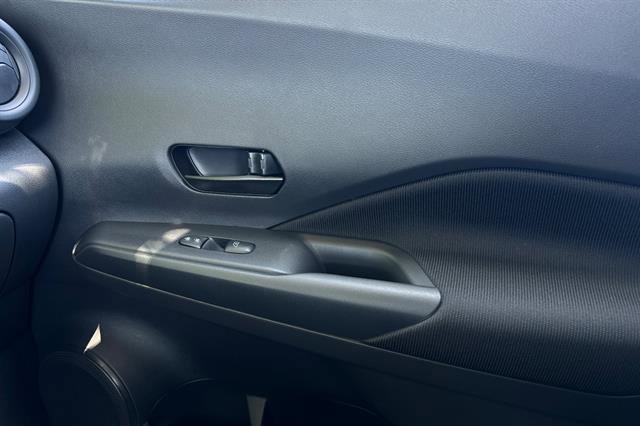 New 2025 Nissan Kicks Play S image 17