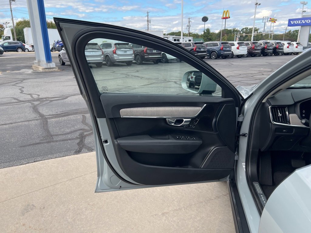 Certified 2025 Volvo V90 B6 Cross Country Plus image 11