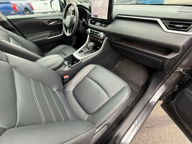 Used 2025 Toyota RAV4 XLE Premium w/ Weather Package AWD/4WD image 20