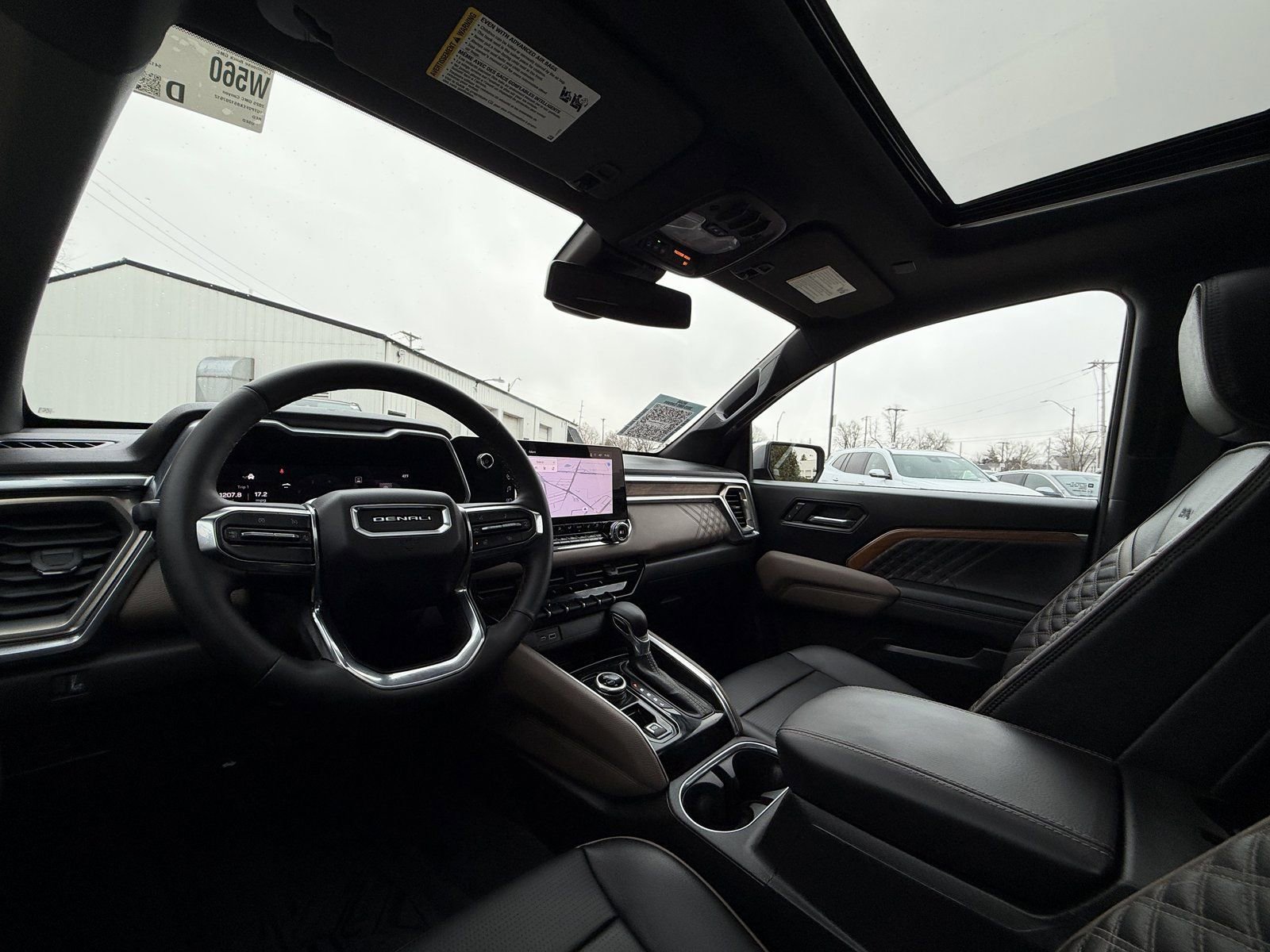 Used 2025 GMC Canyon Denali image 17