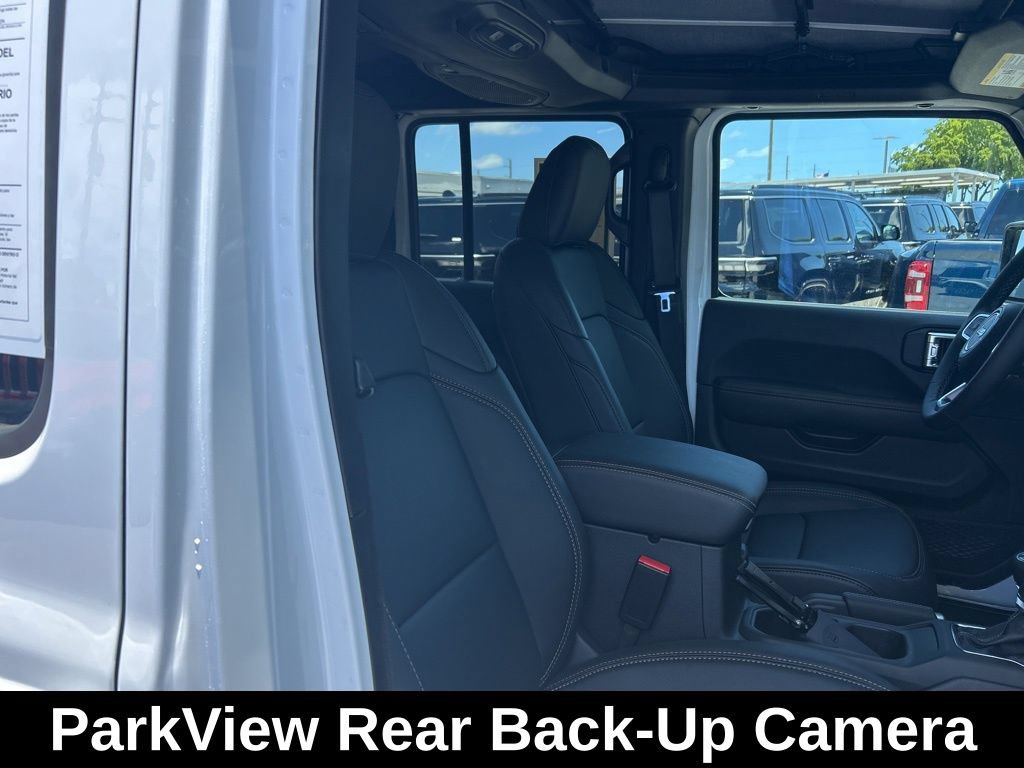 Used 2025 Jeep Wrangler Unlimited Sahara AWD/4WD image 23