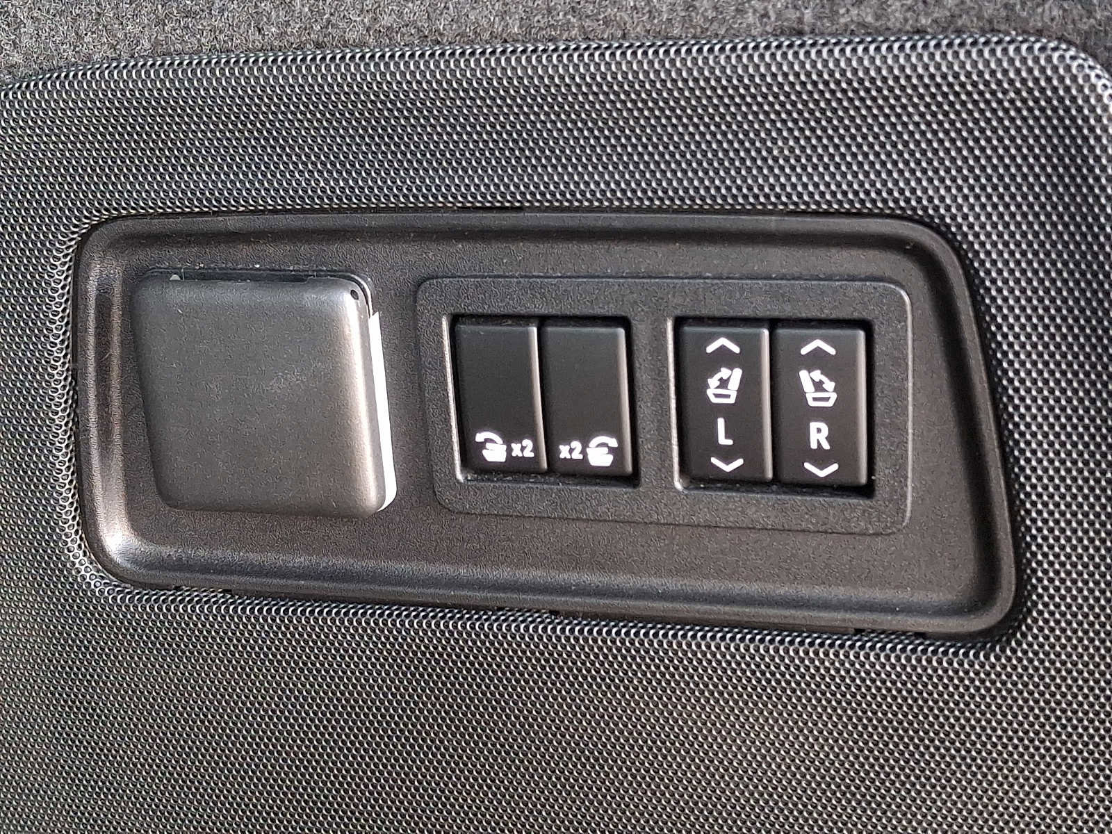 Used 2021 Cadillac Escalade ESV Sport Platinum w/ LPO, ONYX Package image 38