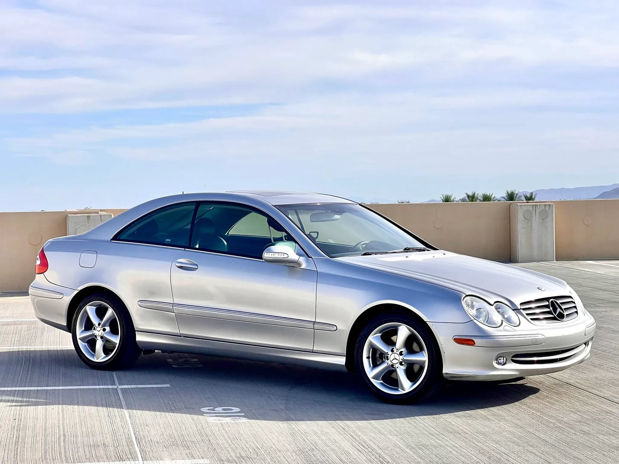 Used 2005 Mercedes-Benz CLK 320 Coupe image 3