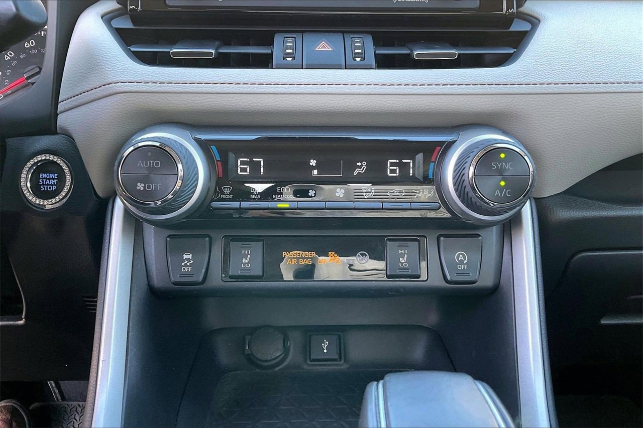 Used 2022 Toyota RAV4 XLE Premium image 18