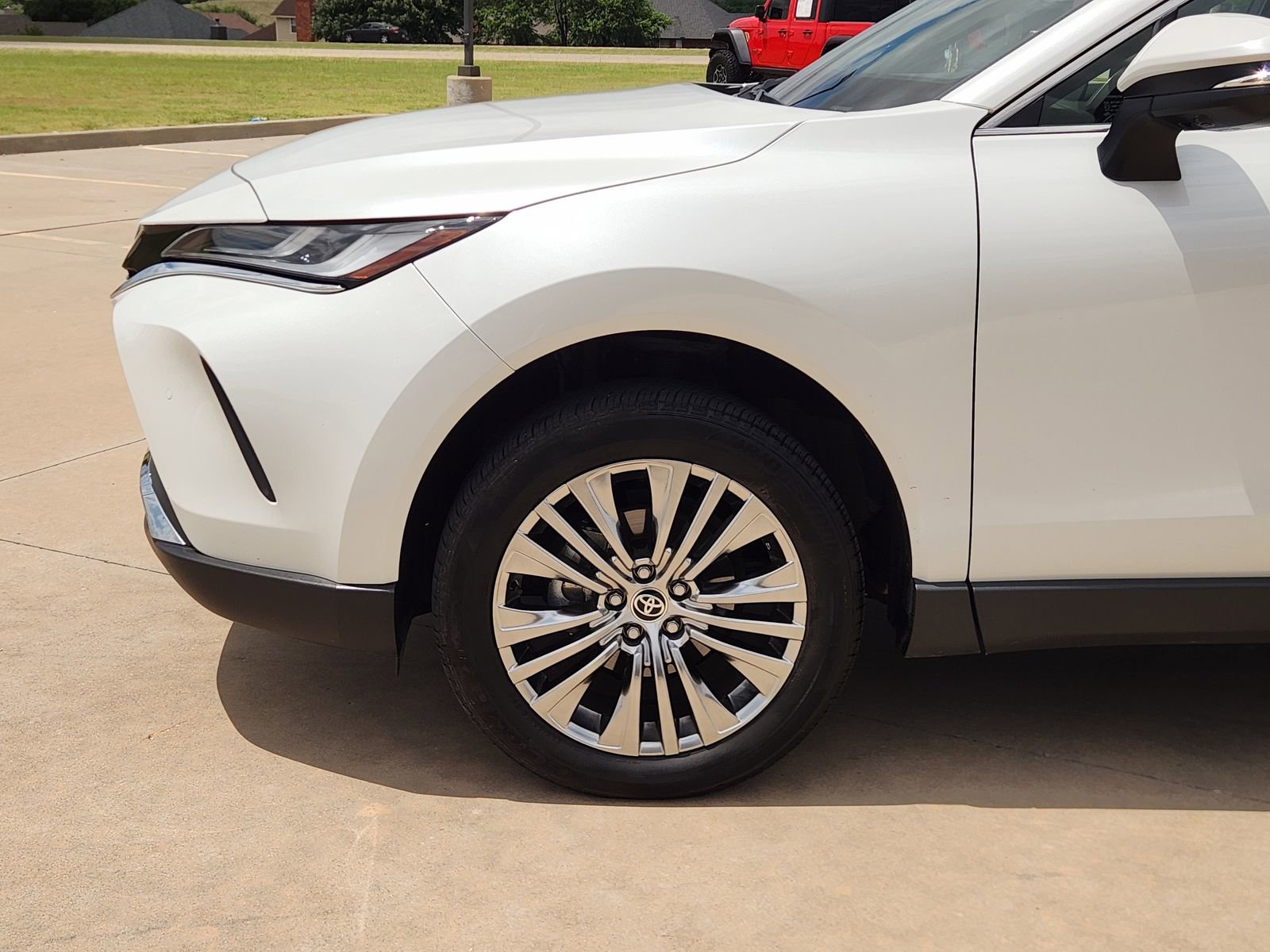 Used 2023 Toyota Venza Limited AWD/4WD image 9