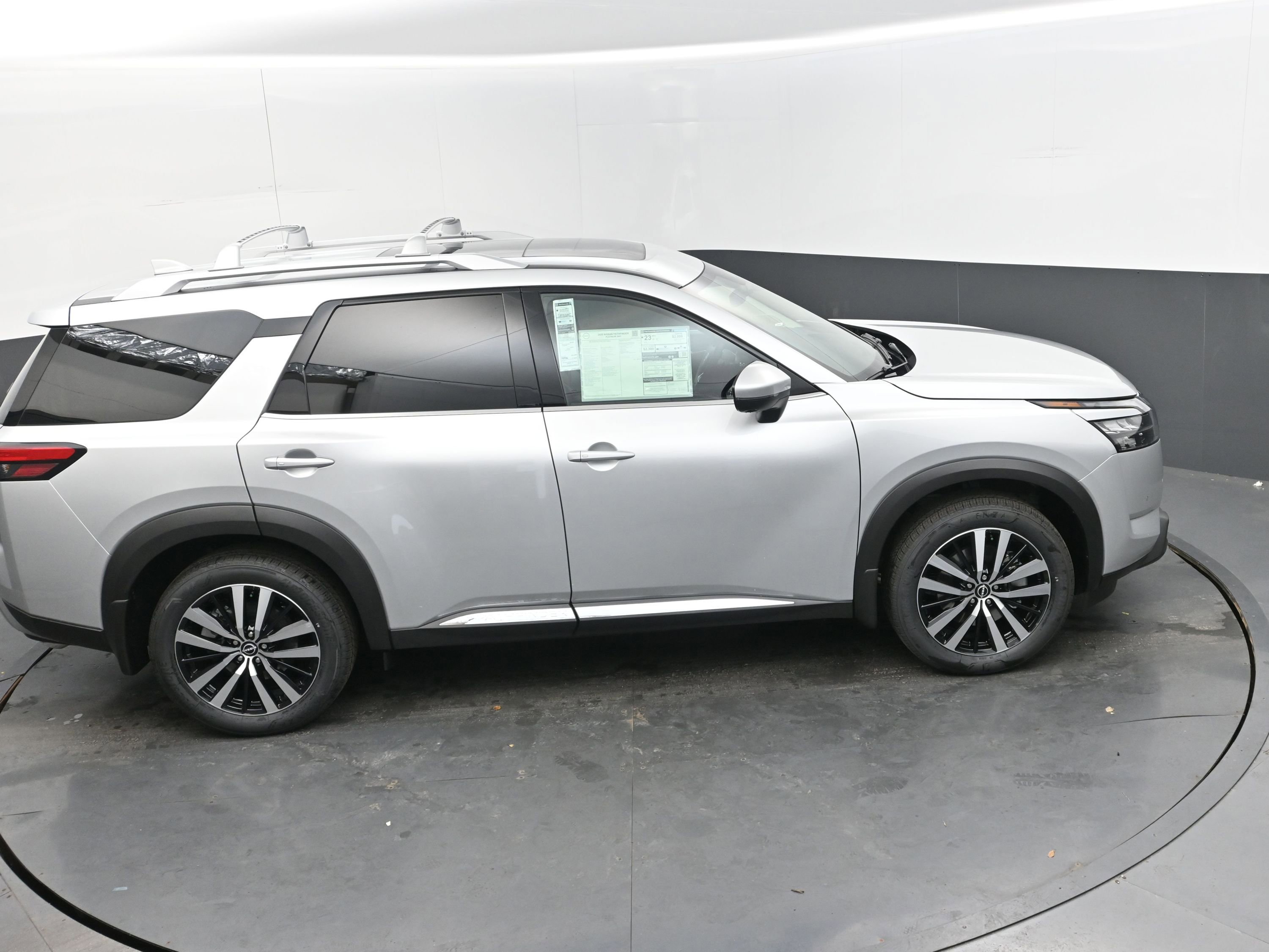 New 2025 Nissan Pathfinder Platinum image 39