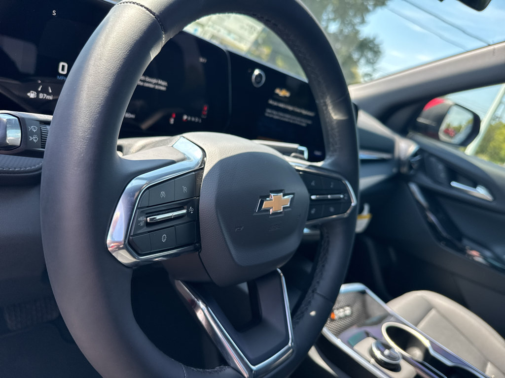 New 2027 Chevrolet Equinox LT w/ Convenience Package II FWD image 9