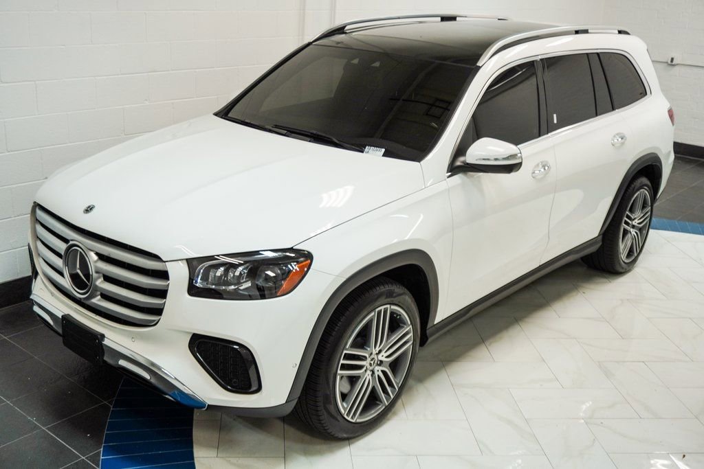 Used 2024 Mercedes-Benz GLS 450 4MATIC image 16