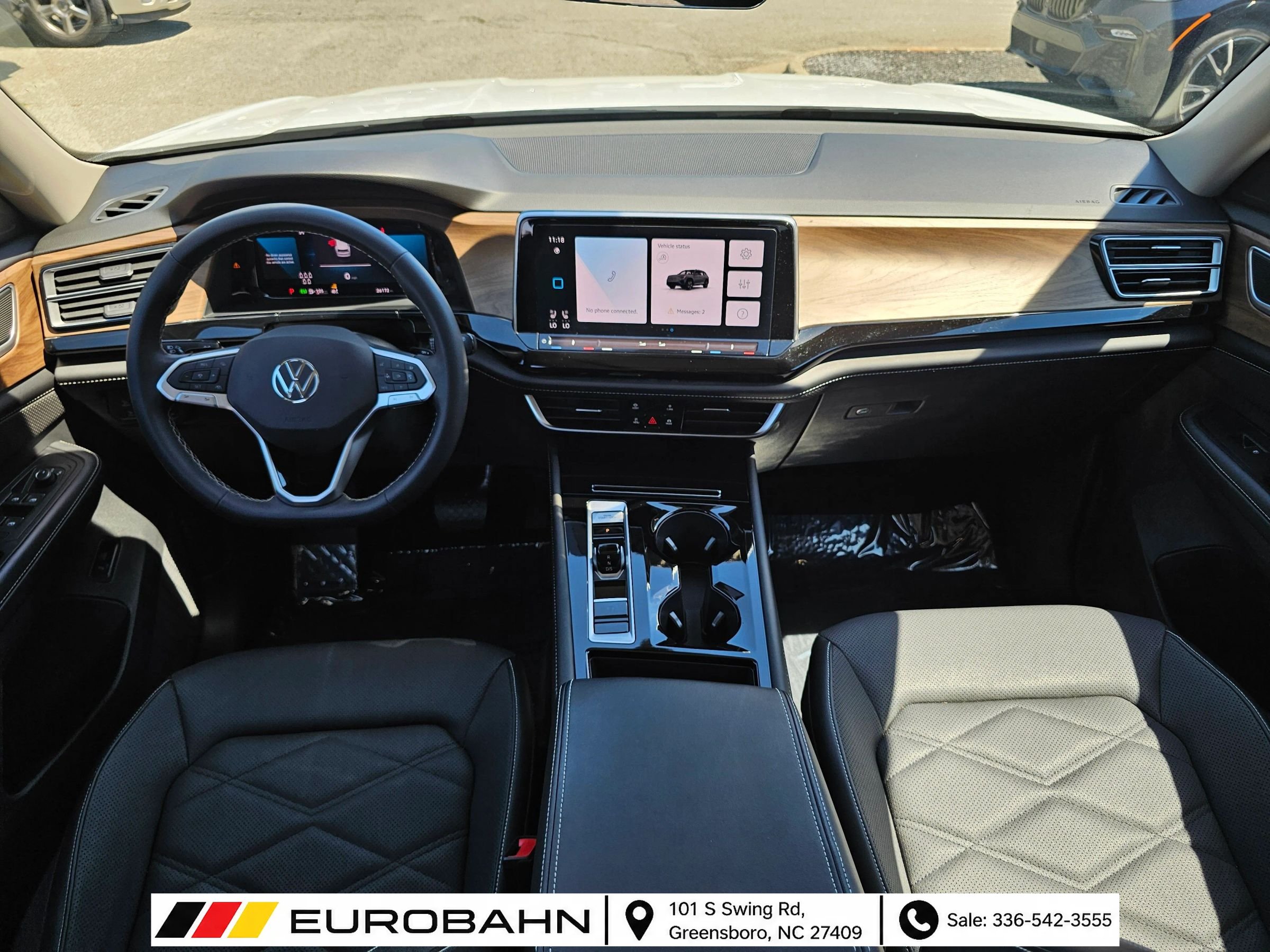 Used 2024 Volkswagen Atlas SE w/ Panoramic Sunroof Package FWD image 19