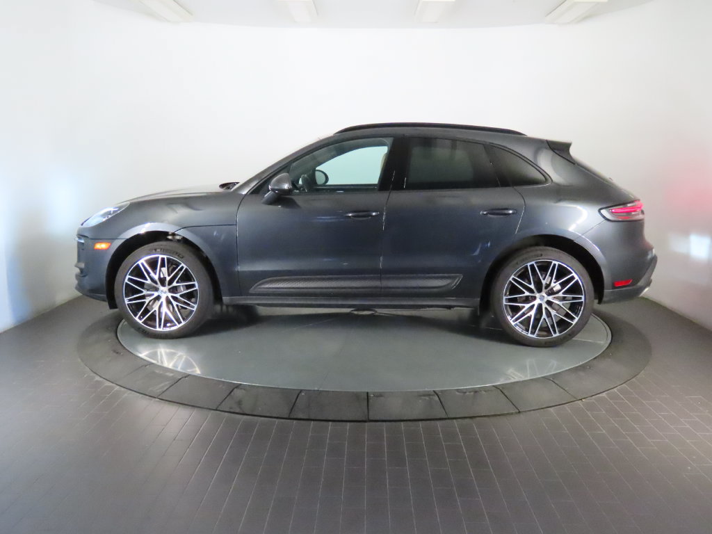Certified 2023 Porsche Macan AWD/4WD image 2