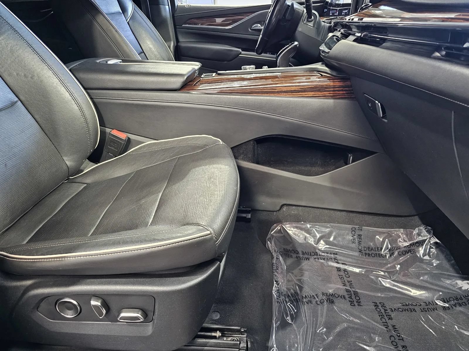 Used 2021 Cadillac Escalade ESV Premium Luxury AWD/4WD image 7