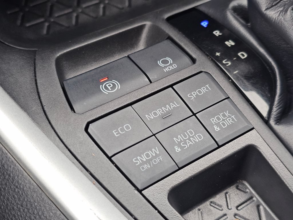 Used 2022 Toyota RAV4 XLE w/ XLE Grade Weather Package AWD/4WD image 35