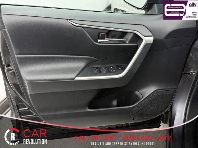 Used 2022 Toyota RAV4 SE w/ Convenience Package image 33