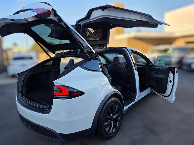 Used 2022 Tesla Model X image 14