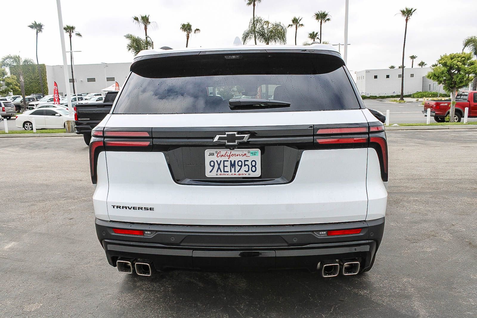Used 2026 Chevrolet Traverse LT w/ Midnight/Sport Edition FWD image 8