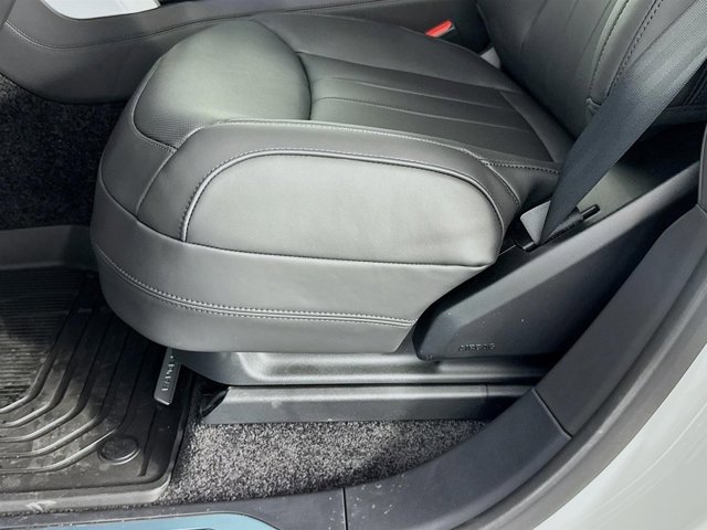 New 2026 Land Rover Range Rover SE image 22