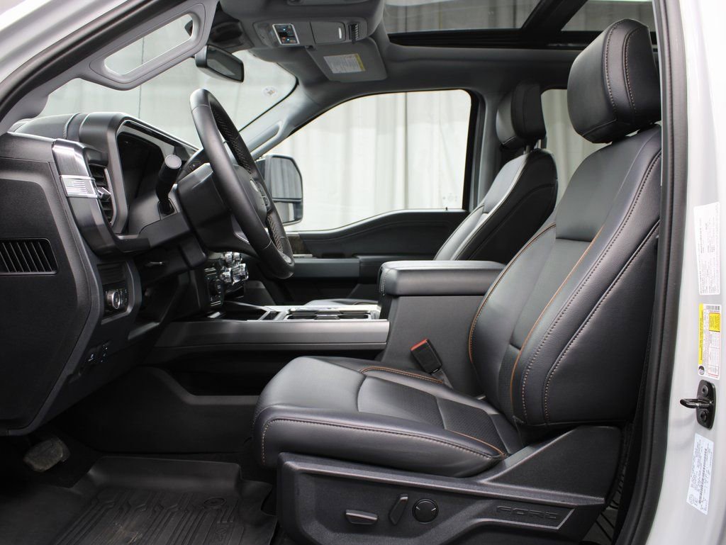 Used 2025 Ford F350 Lariat w/ Black Appearance Package image 9